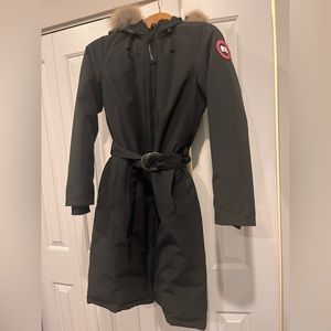 Canada goose parka like new!!